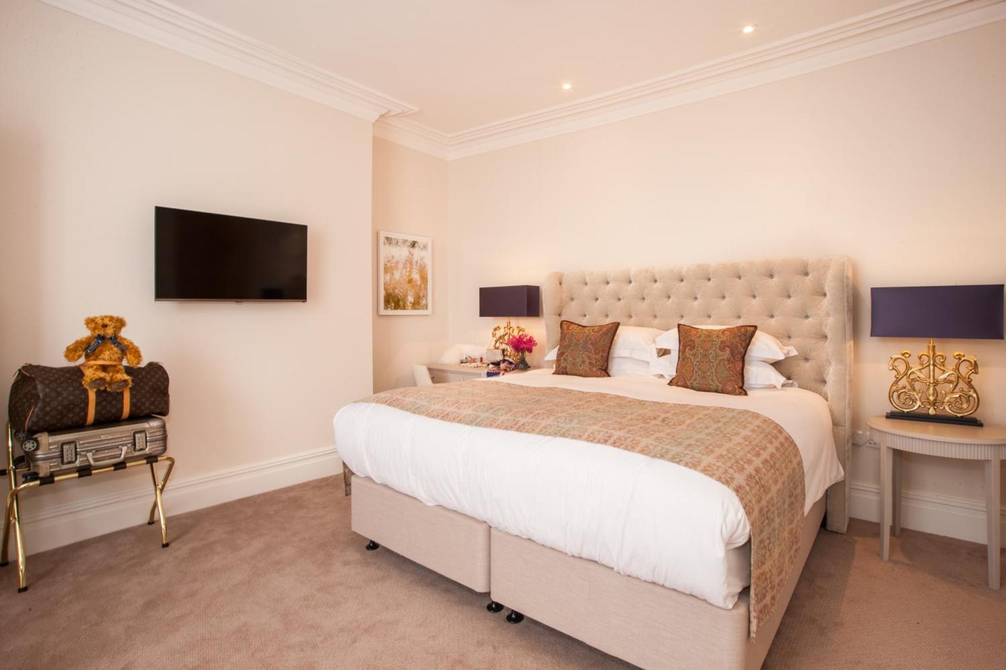 The Charm Brighton Boutique Hotel & Spa Exterior photo A bedroom at the hotel