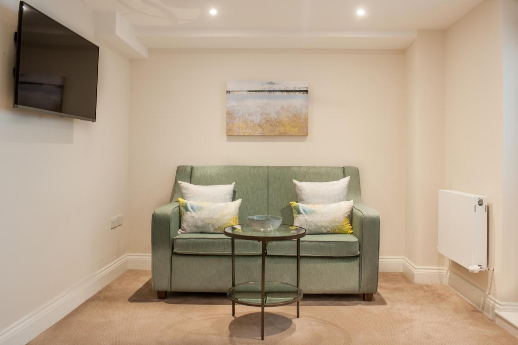 The Charm Brighton Boutique Hotel & Spa Exterior photo A typical room at the hospital