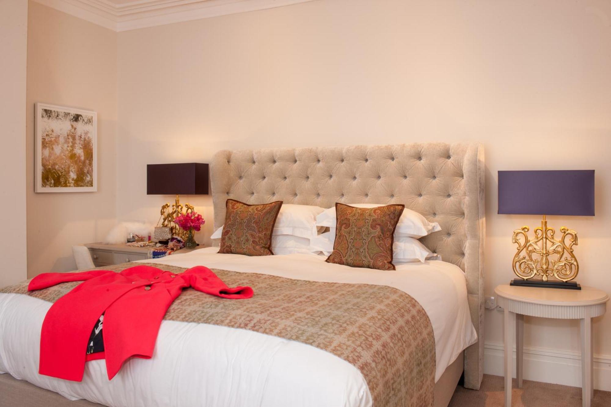 The Charm Brighton Boutique Hotel & Spa Exterior photo A bedroom at the hotel