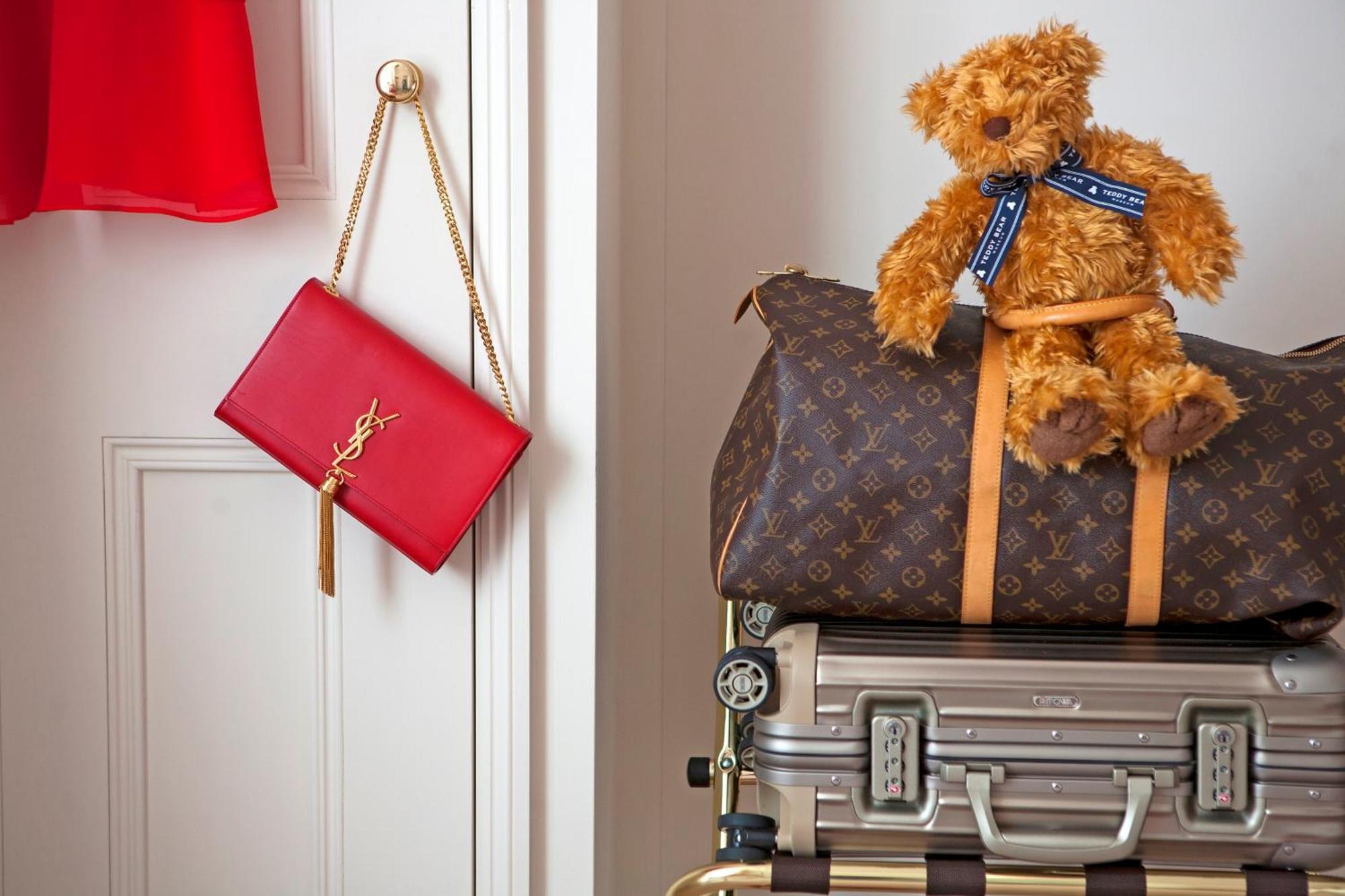 The Charm Brighton Boutique Hotel & Spa Exterior photo A teddy bear on a suitcase