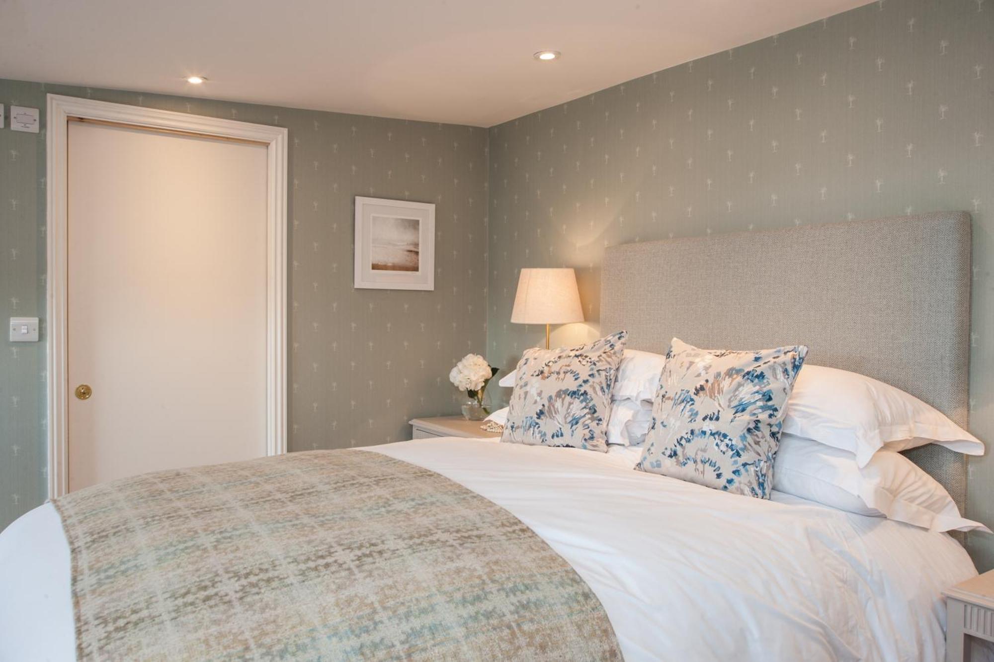 The Charm Brighton Boutique Hotel & Spa Exterior photo A bedroom at The Old Bank Hotel