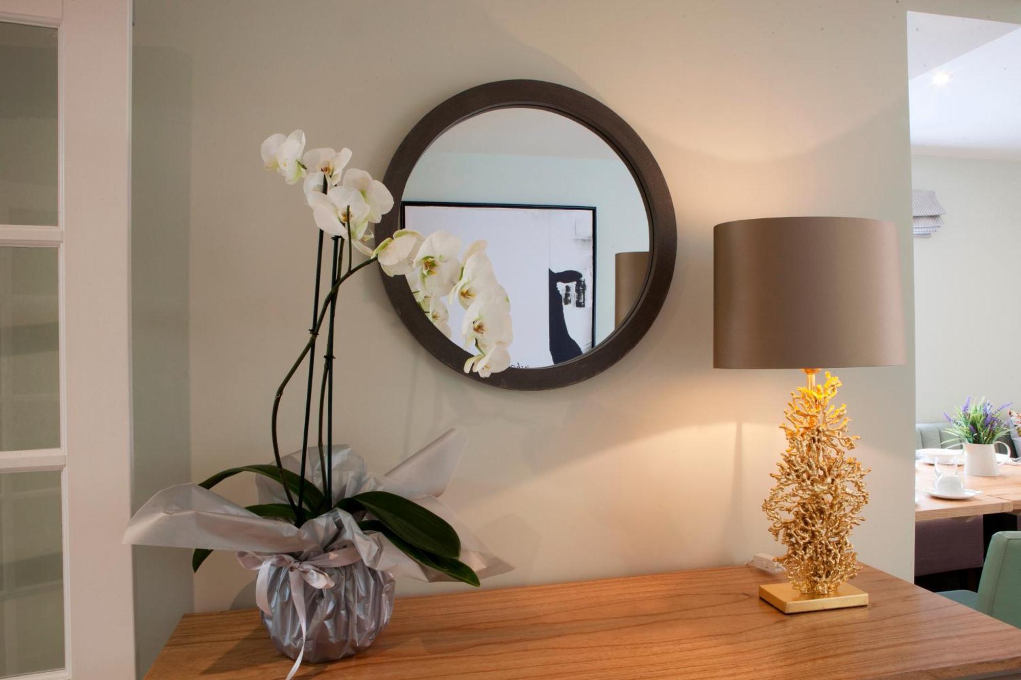 The Charm Brighton Boutique Hotel & Spa Exterior photo A table lamp